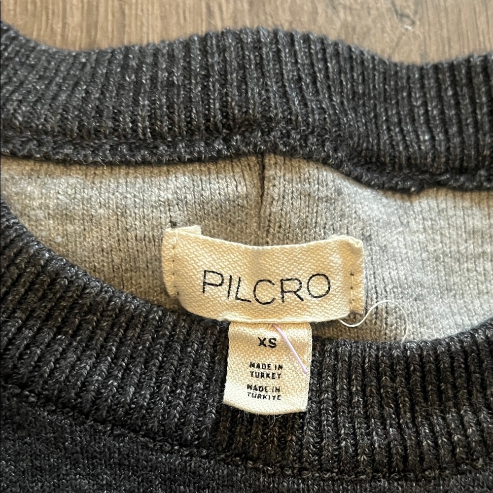 Pilcro The Oaklyn Cozy Crew-Neck Sweatshirt In Dark Grey - Picture 2 of 6